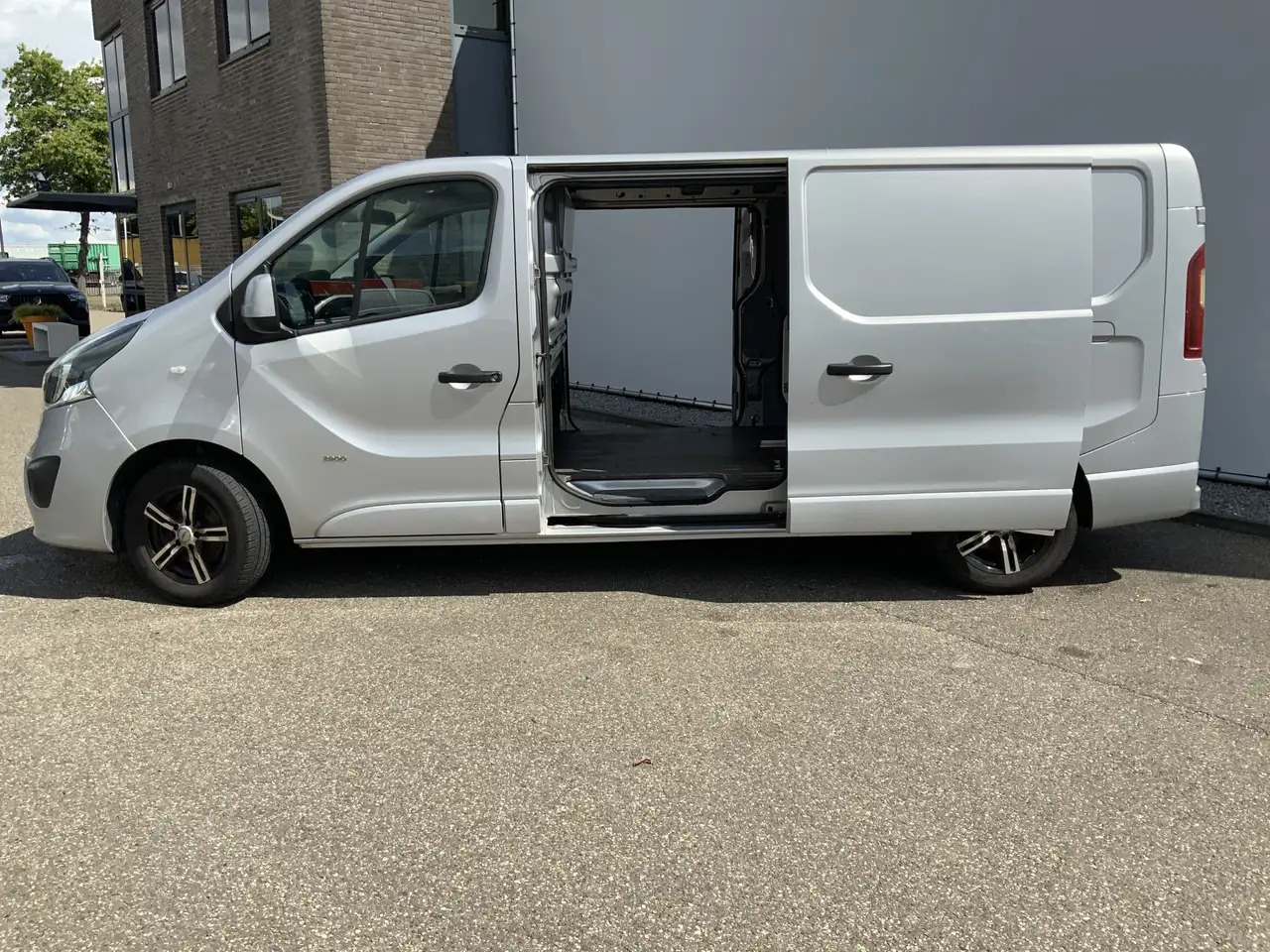 Opel Vivaro 1.6 CDTI L2H1 Sport EcoFlex (MOTOR DEFECT !!!!)Air - Varevogn: billede 4 Opel Vivaro 1.6 CDTI L2H1 Sport EcoFlex (MOTOR DEFECT !!!!)Air - Varevogn: billede 4