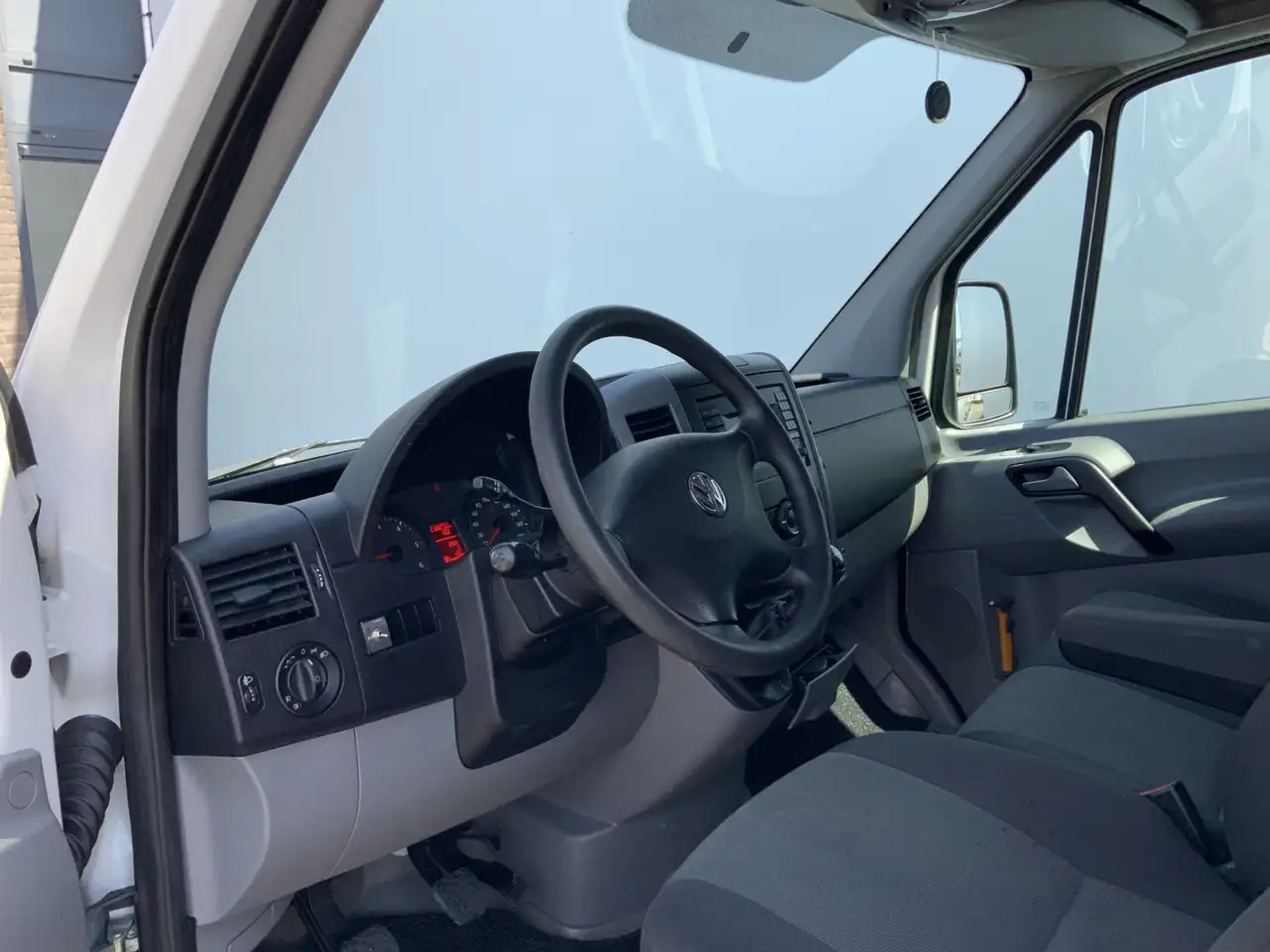Volkswagen Crafter 35 2.0 TDI L1H1 Airco Cruise 3 Zits Trekhaak 2000 - Øvrig maskin: billede 5 Volkswagen Crafter 35 2.0 TDI L1H1 Airco Cruise 3 Zits Trekhaak 2000 - Øvrig maskin: billede 5