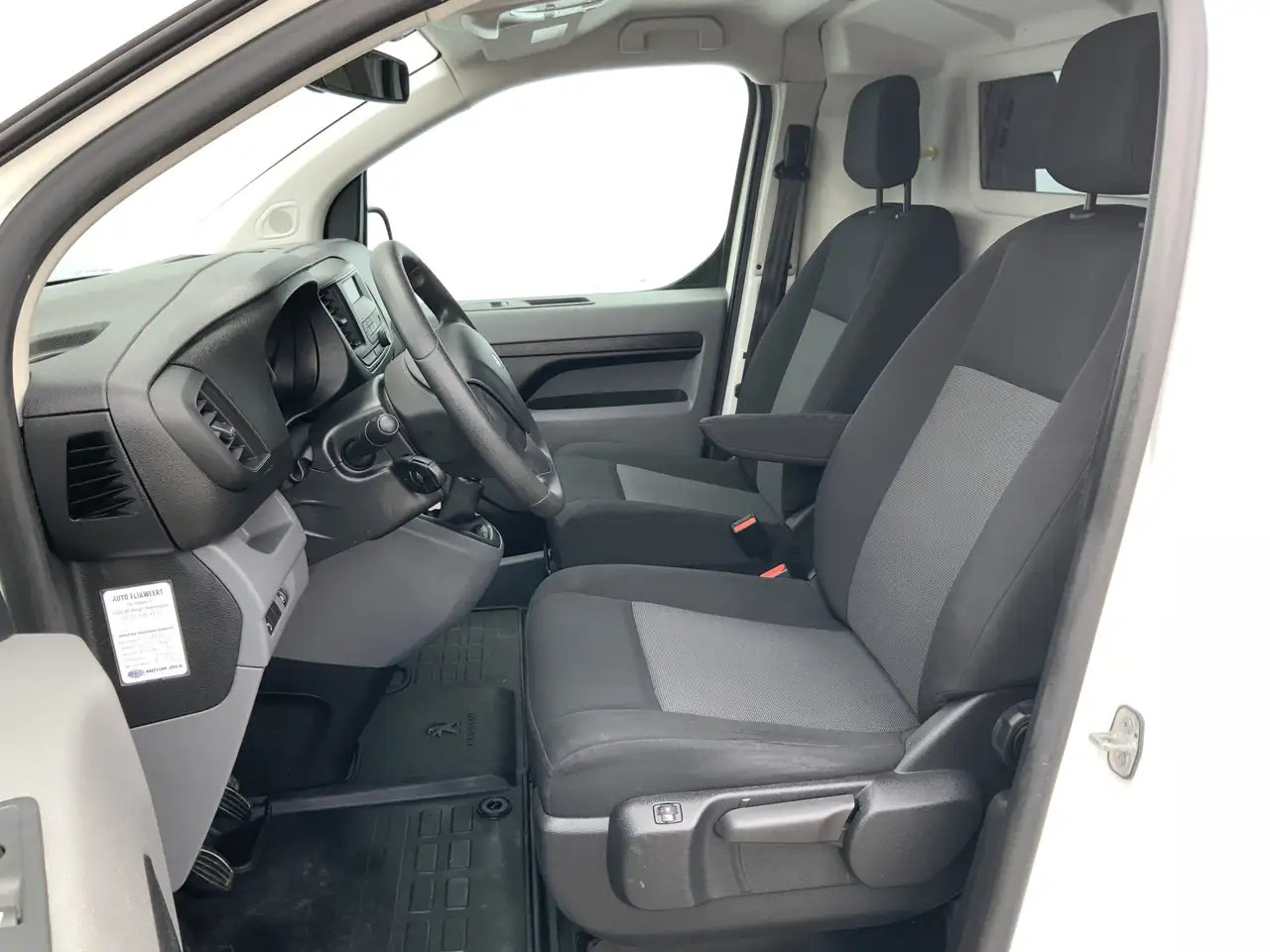 Peugeot Expert 227C 2.0 BlueHDI 150 Premium Pack Airco Cruise Cam - Varevogn: billede 4 Peugeot Expert 227C 2.0 BlueHDI 150 Premium Pack Airco Cruise Cam - Varevogn: billede 4