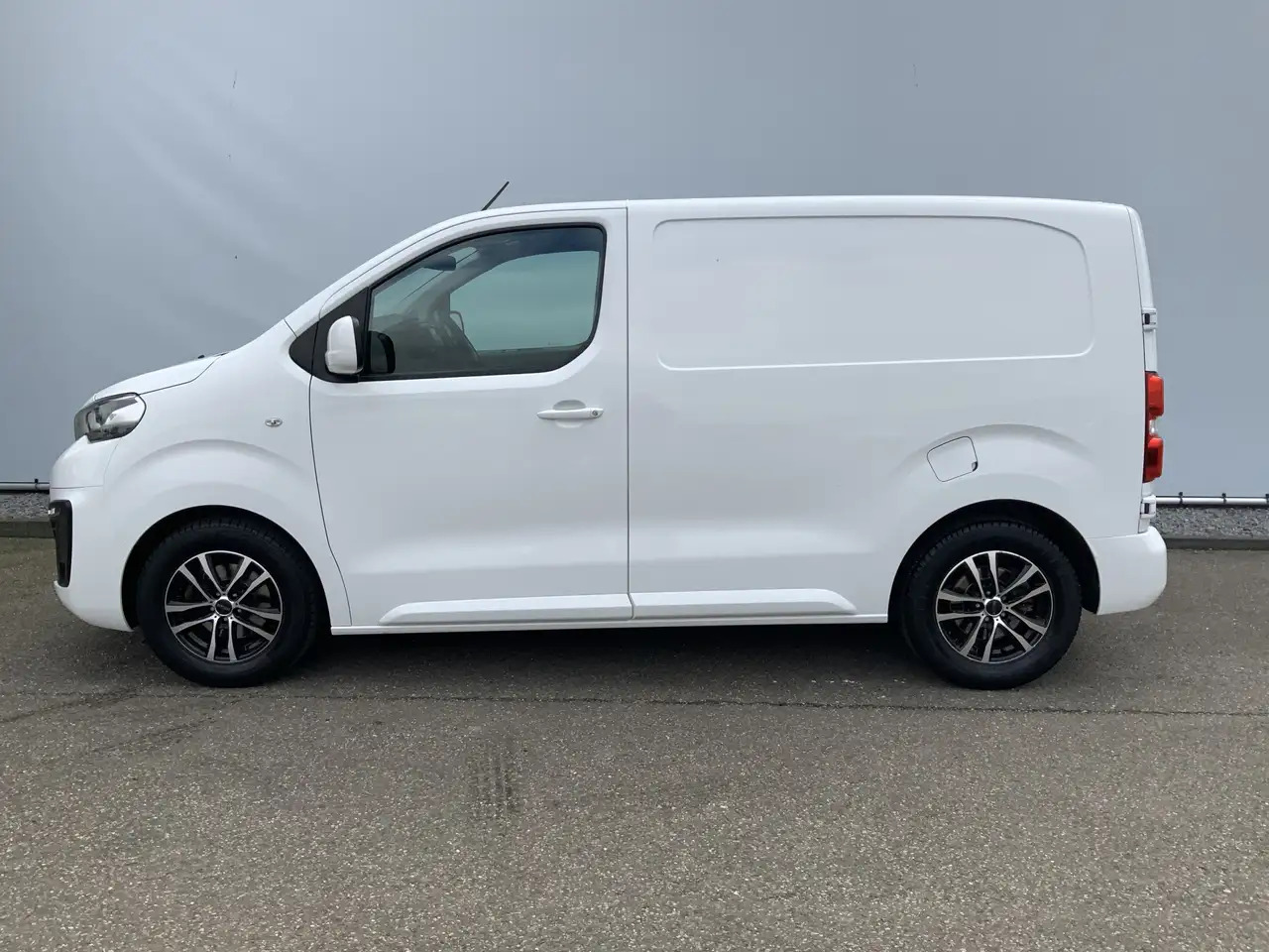 Peugeot Expert 227C 2.0 BlueHDI 150 Premium Pack Airco Cruise Cam - Varevogn: billede 3 Peugeot Expert 227C 2.0 BlueHDI 150 Premium Pack Airco Cruise Cam - Varevogn: billede 3