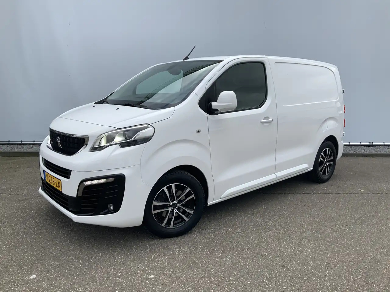 Peugeot Expert 227C 2.0 BlueHDI 150 Premium Pack Airco Cruise Cam - Varevogn: billede 1 Peugeot Expert 227C 2.0 BlueHDI 150 Premium Pack Airco Cruise Cam - Varevogn: billede 1