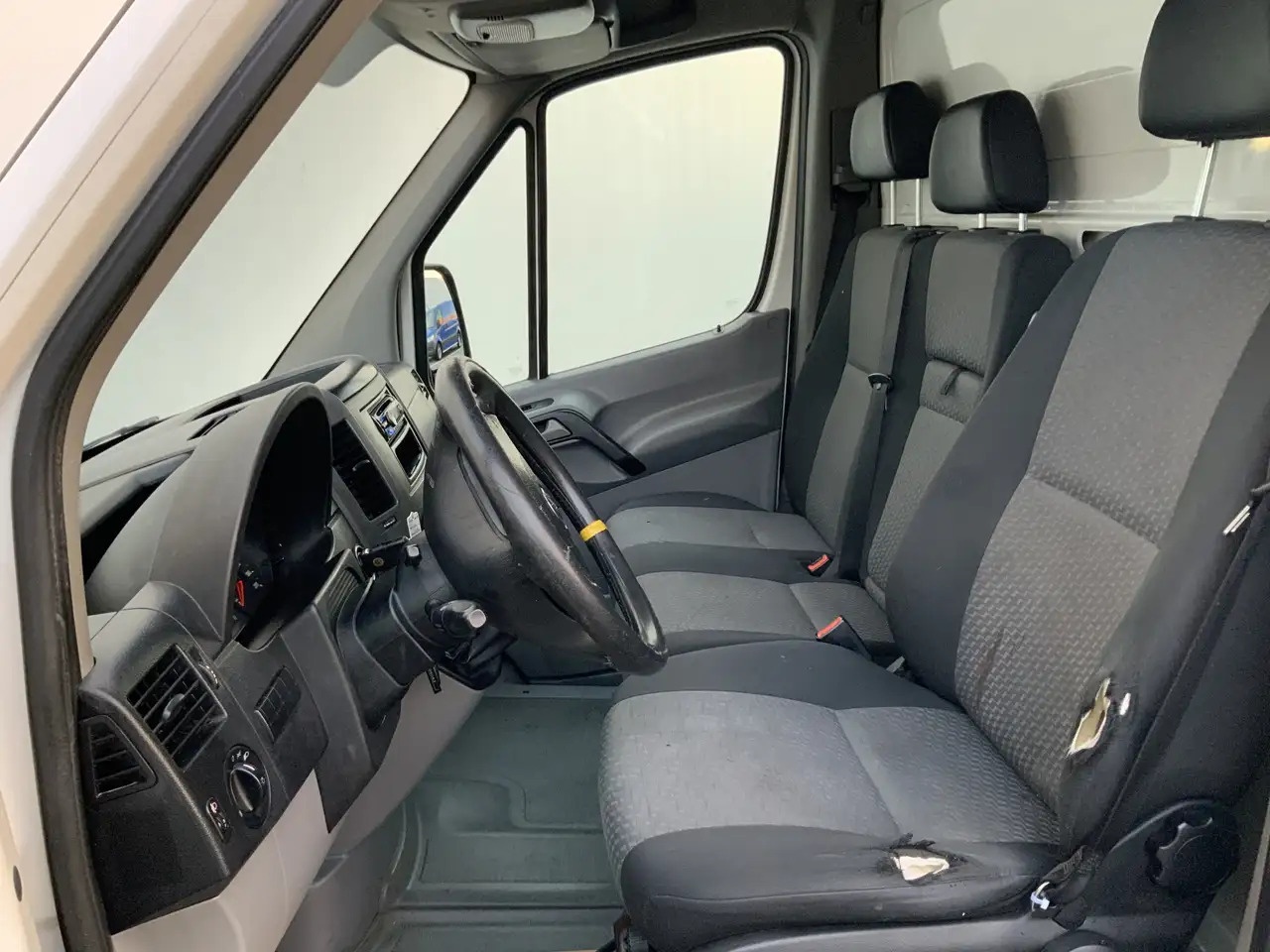 Volkswagen Crafter 35 2.0 TDI L3H1 Glasresteel Airco Cruise 3 Zits UI - Varebil med kasse, Utility/ Speciel maskine: billede 3 Volkswagen Crafter 35 2.0 TDI L3H1 Glasresteel Airco Cruise 3 Zits UI - Varebil med kasse, Utility/ Speciel maskine: billede 3