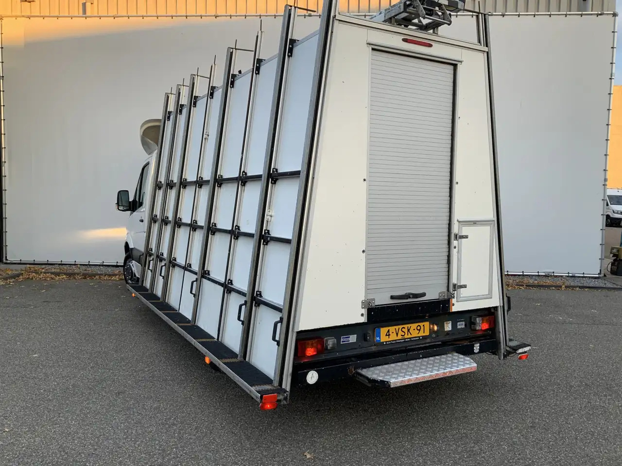 Volkswagen Crafter 35 2.0 TDI L3H1 Glasresteel Airco Cruise 3 Zits UI - Varebil med kasse, Utility/ Speciel maskine: billede 2 Volkswagen Crafter 35 2.0 TDI L3H1 Glasresteel Airco Cruise 3 Zits UI - Varebil med kasse, Utility/ Speciel maskine: billede 2