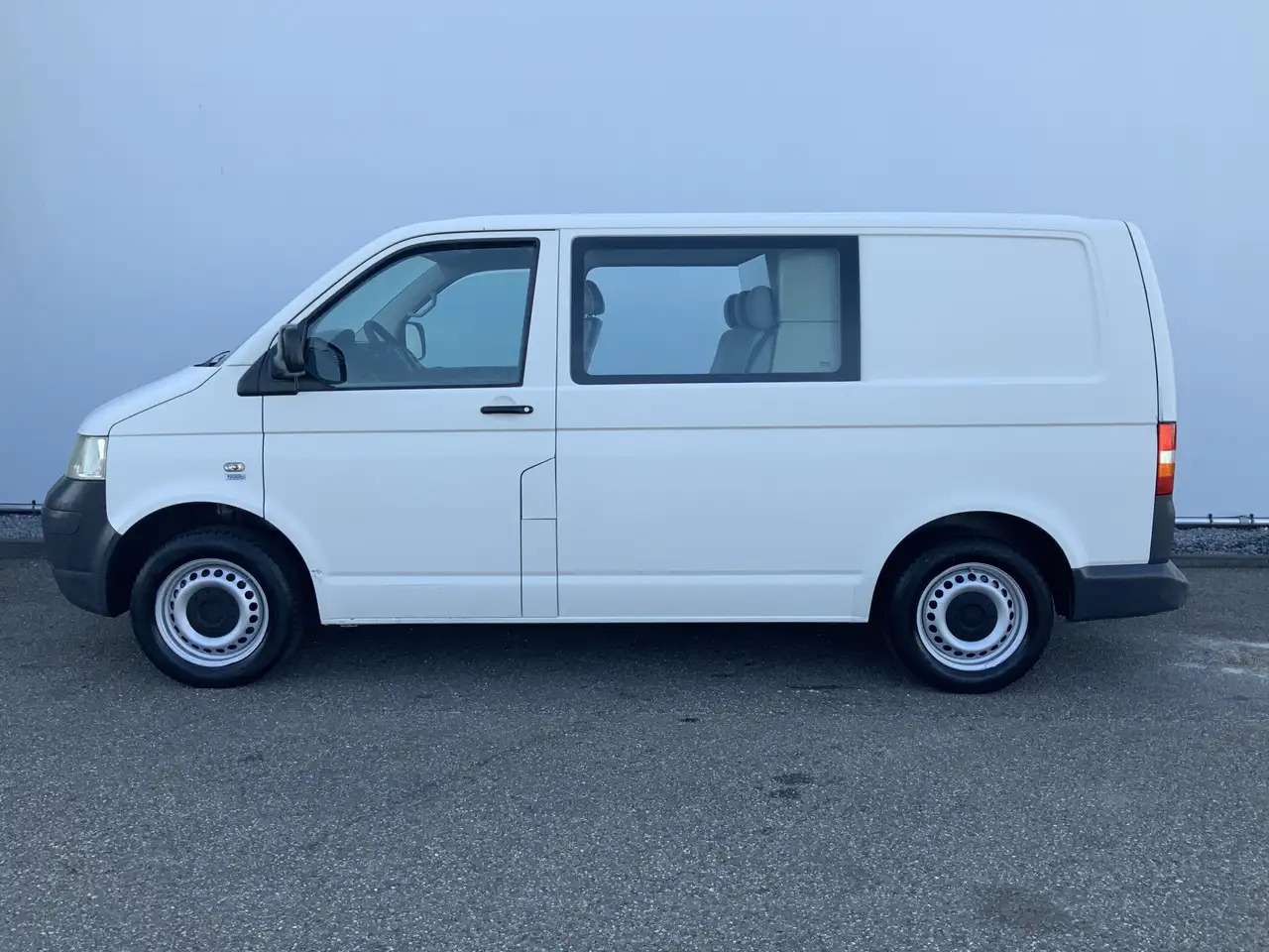 Volkswagen T5 Transporter 2.5 TDI 300 Budgetline Automaat DubCab Airco Trekh - Mandskabsbil: billede 3 Volkswagen T5 Transporter 2.5 TDI 300 Budgetline Automaat DubCab Airco Trekh - Mandskabsbil: billede 3