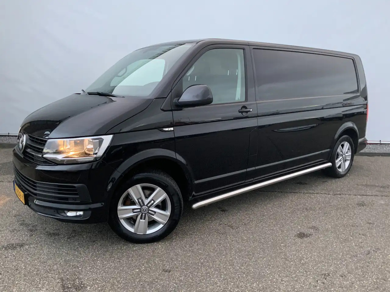 Volkswagen T6 Transporter 2.0 TDI L2H2 Highline Automaat Airco Cruise Navi A - Varevogn: billede 1 Volkswagen T6 Transporter 2.0 TDI L2H2 Highline Automaat Airco Cruise Navi A - Varevogn: billede 1