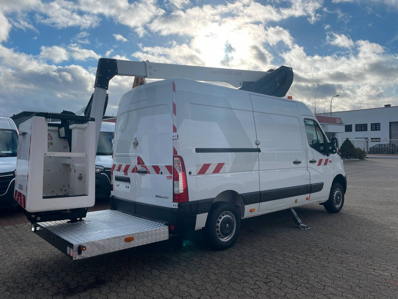Renault Master Hubarbeitsbühne 2 Personen Korb bis 200kg - Lastbil med mandskabslift: billede 4 Renault Master Hubarbeitsbühne 2 Personen Korb bis 200kg - Lastbil med mandskabslift: billede 4