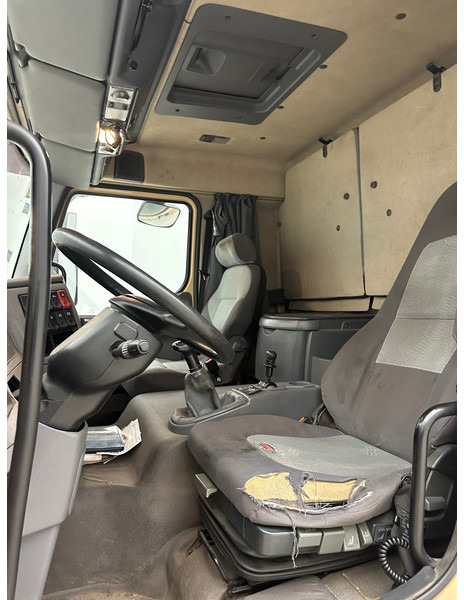 Interior photo 3: Lastbil varevogn Renault Midlum 270 Interior photo 3: Lastbil varevogn Renault Midlum 270