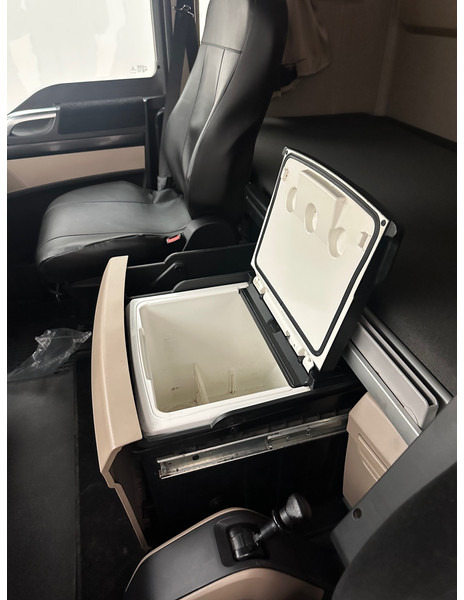 Trækker MAN TGX18.460 - engine broken: billede 11 Trækker MAN TGX18.460 - engine broken: billede 11