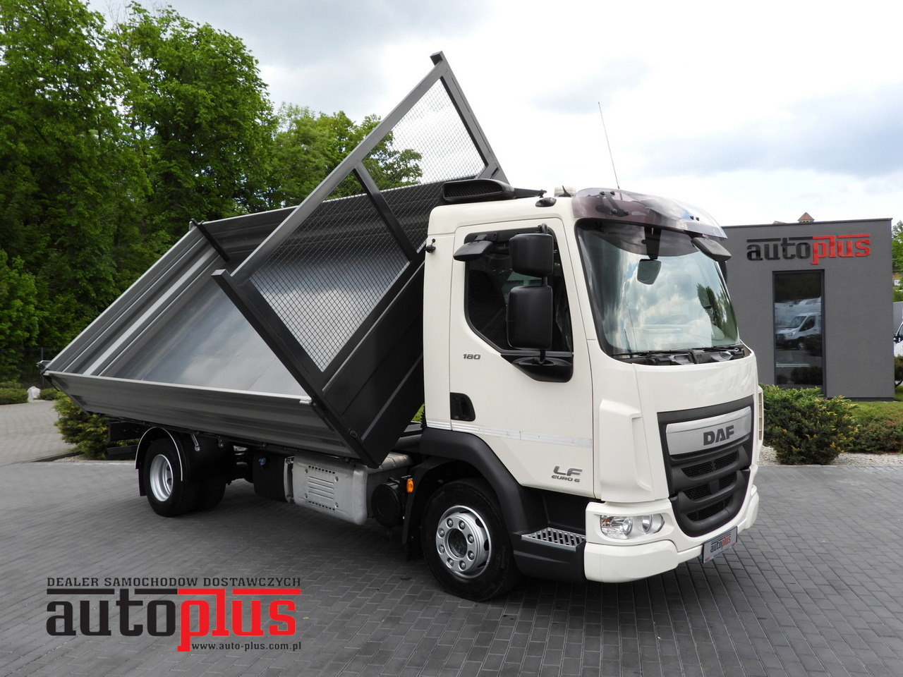 DAF LF 180 THREE-WAY TIPPER CRUISE CONTROL LED LIGHTS AUTOMATIC TRANSMISSION TWIN WHEELS AIR CONDITIONING 180HP - Tipvogn lastbil: billede 1 DAF LF 180 THREE-WAY TIPPER CRUISE CONTROL LED LIGHTS AUTOMATIC TRANSMISSION TWIN WHEELS AIR CONDITIONING 180HP - Tipvogn lastbil: billede 1