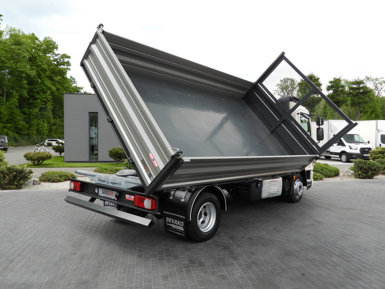 DAF LF 180 THREE-WAY TIPPER CRUISE CONTROL LED LIGHTS AUTOMATIC TRANSMISSION TWIN WHEELS AIR CONDITIONING 180HP - Tipvogn lastbil: billede 3 DAF LF 180 THREE-WAY TIPPER CRUISE CONTROL LED LIGHTS AUTOMATIC TRANSMISSION TWIN WHEELS AIR CONDITIONING 180HP - Tipvogn lastbil: billede 3