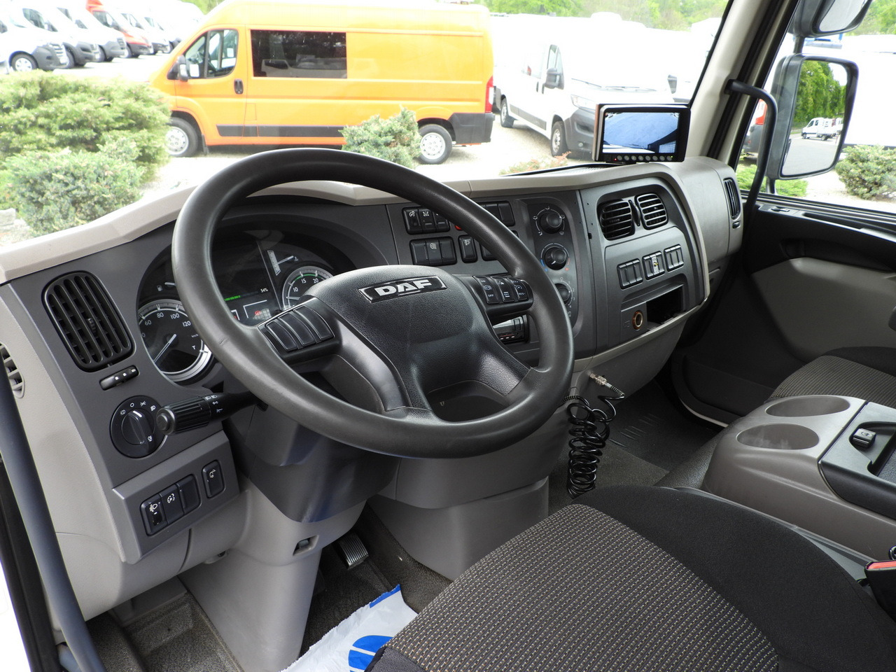 DAF LF 180 THREE-WAY TIPPER CRUISE CONTROL LED LIGHTS AUTOMATIC TRANSMISSION TWIN WHEELS AIR CONDITIONING 180HP - Tipvogn lastbil: billede 2 DAF LF 180 THREE-WAY TIPPER CRUISE CONTROL LED LIGHTS AUTOMATIC TRANSMISSION TWIN WHEELS AIR CONDITIONING 180HP - Tipvogn lastbil: billede 2