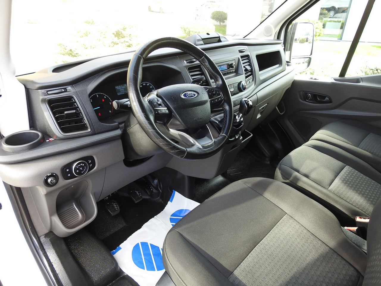 FORD TRANSIT BOX DELIVERY VAN 6 SEATS CRUISE CONTROL AIR CONDITIONING LED LIGHTS 130HP - Varevogn: billede 2 FORD TRANSIT BOX DELIVERY VAN 6 SEATS CRUISE CONTROL AIR CONDITIONING LED LIGHTS 130HP - Varevogn: billede 2
