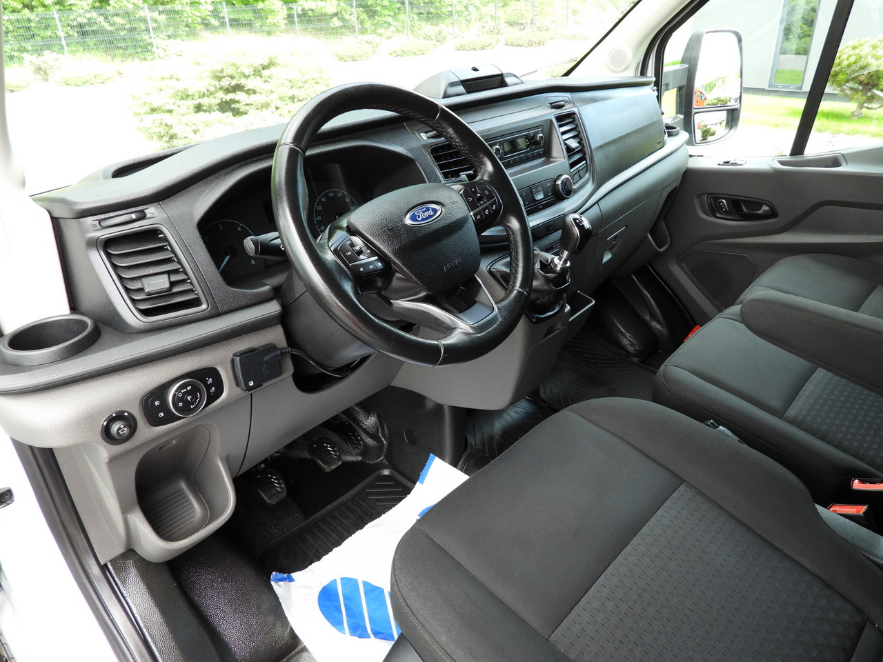 FORD TRANSIT BOX LIFT 8 PALLETS CRUISE CONTROL LED LIGHTS AIR CONDITIONING 130HP - Varebil med kasse: billede 2 FORD TRANSIT BOX LIFT 8 PALLETS CRUISE CONTROL LED LIGHTS AIR CONDITIONING 130HP - Varebil med kasse: billede 2