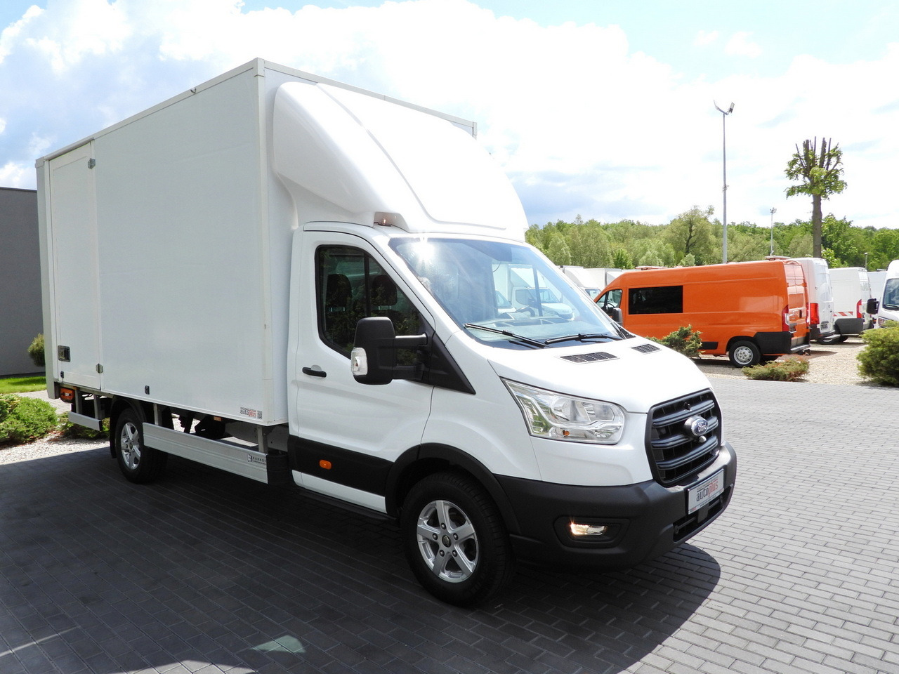 FORD TRANSIT BOX LIFT 8 PALLETS CRUISE CONTROL LED LIGHTS AIR CONDITIONING 130HP - Varebil med kasse: billede 4 FORD TRANSIT BOX LIFT 8 PALLETS CRUISE CONTROL LED LIGHTS AIR CONDITIONING 130HP - Varebil med kasse: billede 4