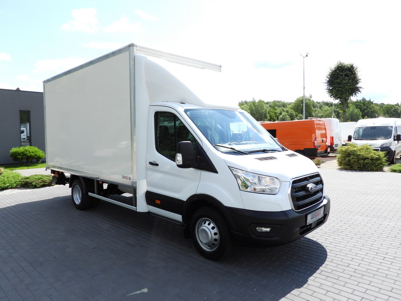 FORD TRANSIT BOX LIFT 8 PALLETS CRUISE CONTROL LED LIGHTS TWIN WHEELS AIR CONDITIONING 130HP - Varebil med kasse: billede 4 FORD TRANSIT BOX LIFT 8 PALLETS CRUISE CONTROL LED LIGHTS TWIN WHEELS AIR CONDITIONING 130HP - Varebil med kasse: billede 4