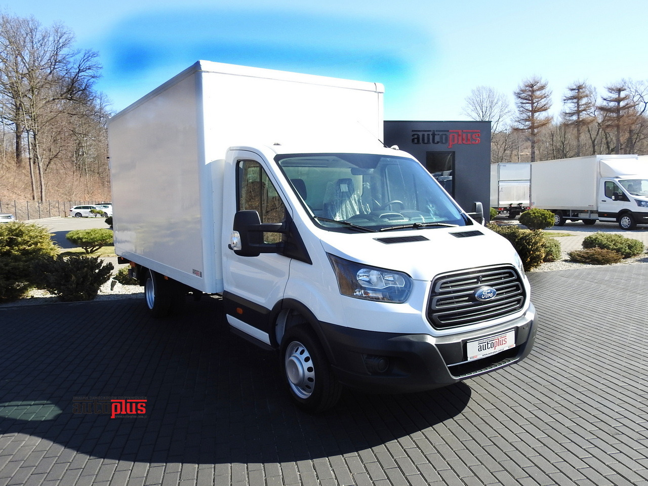FORD TRANSIT BOX LIFT 8 PALLETS TWIN WHEELS AIR CONDITIONING 130HP - Varebil med kasse: billede 1 FORD TRANSIT BOX LIFT 8 PALLETS TWIN WHEELS AIR CONDITIONING 130HP - Varebil med kasse: billede 1