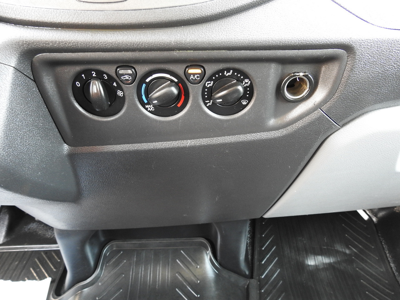 Mandskabsbil FORD TRANSIT STAKE BODY DOUBLE CABIN DOKA 7 SEATS AIR CONDITIONING  130HP: billede 27