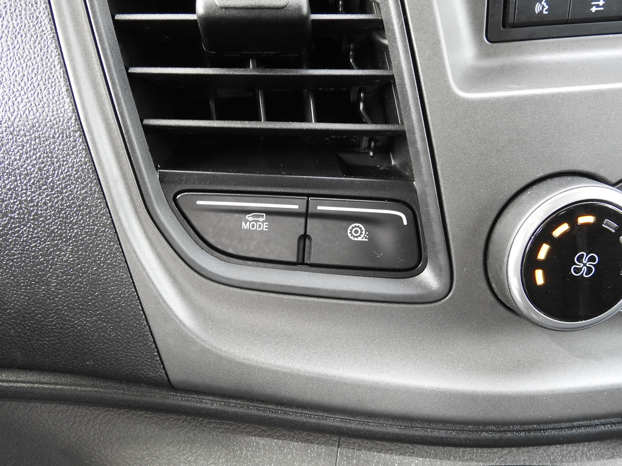 Mandskabsbil FORD TRANSIT STAKE BODY DOUBLE CABIN DOKA 7 SEATS CRUISE CONTROL AIR CONDITIONING LED LIGHTS  130HP: billede 34