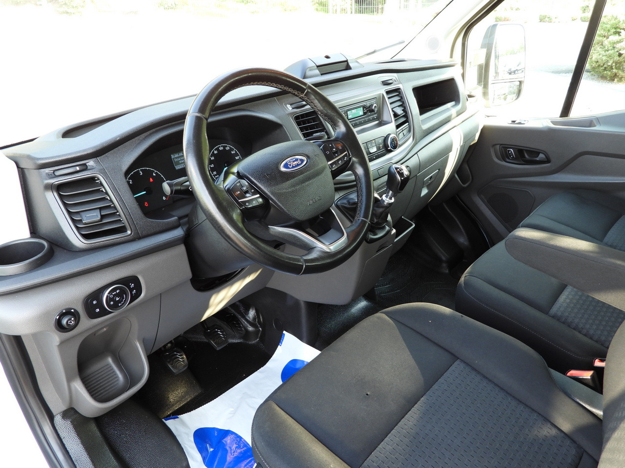FORD TRANSIT STAKE BODY DOUBLE CABIN DOKA 7 SEATS TWIN WHEELS AIR CONDITIONING 130HP - Mandskabsbil: billede 2 FORD TRANSIT STAKE BODY DOUBLE CABIN DOKA 7 SEATS TWIN WHEELS AIR CONDITIONING 130HP - Mandskabsbil: billede 2