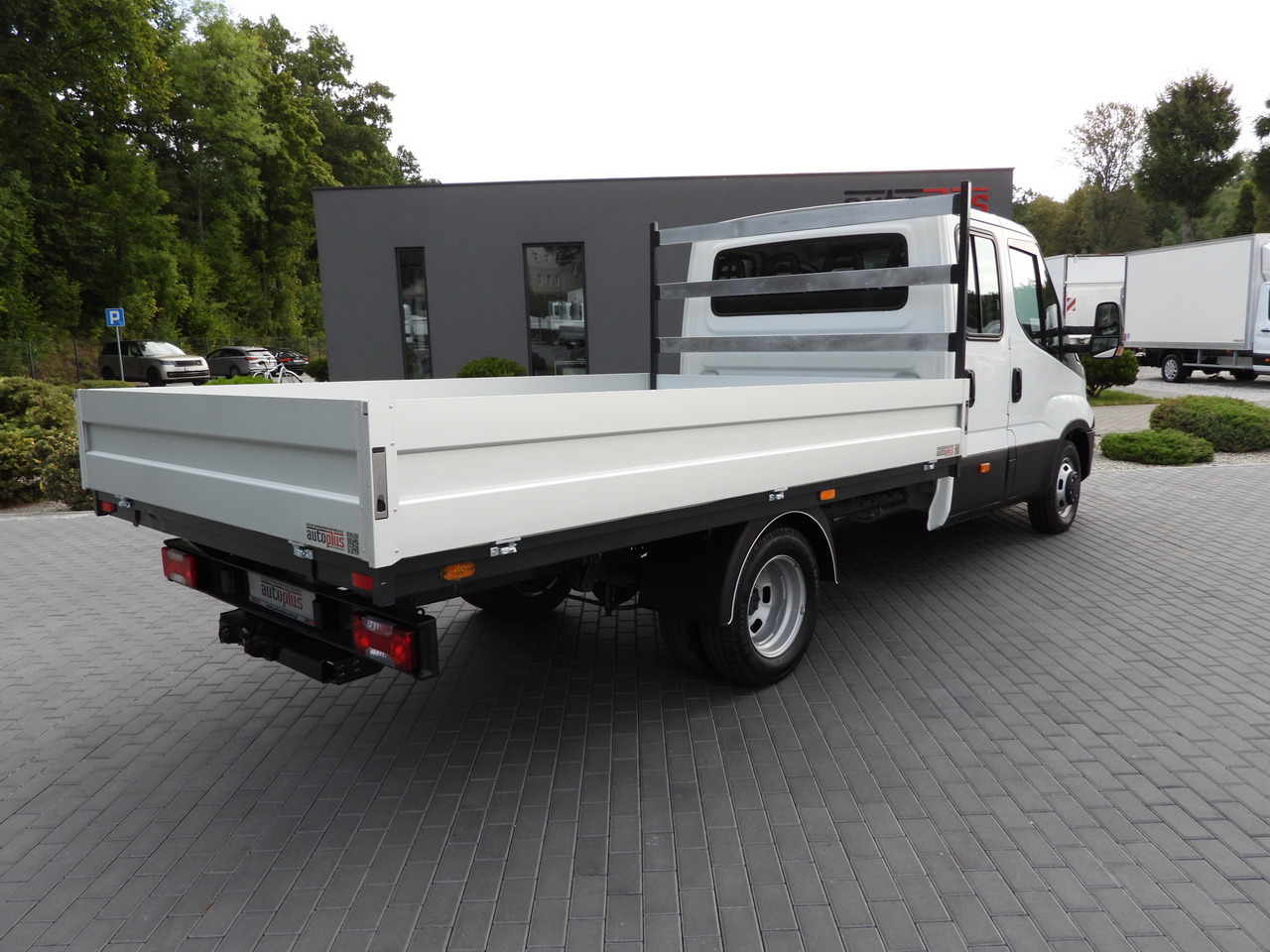 IVECO DAILY 35C17 STAKE BODY DOUBLE CABIN DOKA 7 SEATS CRUISE CONTROL TWIN WHEELS AIR CONDITIONING 170HP - Mandskabsbil: billede 3 IVECO DAILY 35C17 STAKE BODY DOUBLE CABIN DOKA 7 SEATS CRUISE CONTROL TWIN WHEELS AIR CONDITIONING 170HP - Mandskabsbil: billede 3