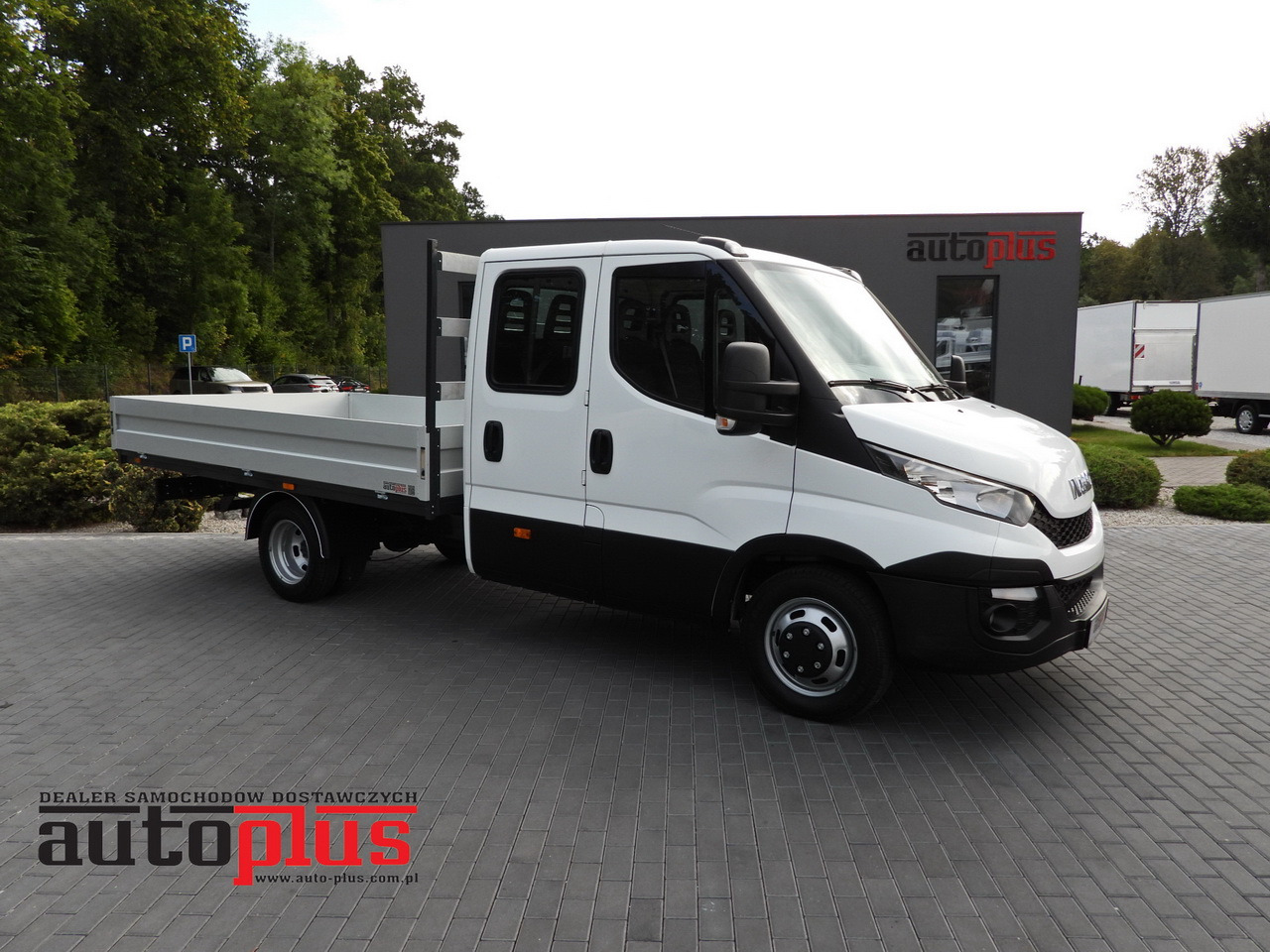 IVECO DAILY 35C17 STAKE BODY DOUBLE CABIN DOKA 7 SEATS CRUISE CONTROL TWIN WHEELS AIR CONDITIONING 170HP - Mandskabsbil: billede 1 IVECO DAILY 35C17 STAKE BODY DOUBLE CABIN DOKA 7 SEATS CRUISE CONTROL TWIN WHEELS AIR CONDITIONING 170HP - Mandskabsbil: billede 1