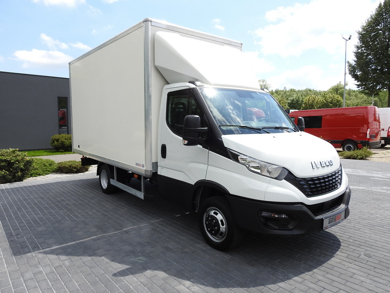 IVECO DAILY 35S14 8 PALLETS CRUISE CONTROL TWIN WHEELS AIR CONDITIONING 140HP - Varebil med kasse: billede 4 IVECO DAILY 35S14 8 PALLETS CRUISE CONTROL TWIN WHEELS AIR CONDITIONING 140HP - Varebil med kasse: billede 4