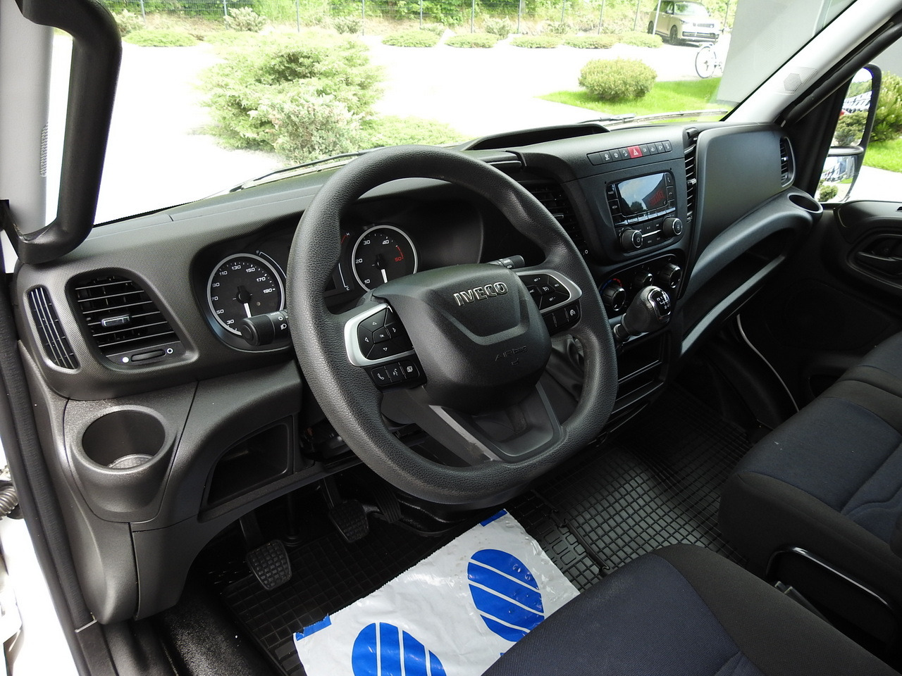 IVECO DAILY 35S14 8 PALLETS CRUISE CONTROL TWIN WHEELS AIR CONDITIONING 140HP - Varebil med kasse: billede 2 IVECO DAILY 35S14 8 PALLETS CRUISE CONTROL TWIN WHEELS AIR CONDITIONING 140HP - Varebil med kasse: billede 2