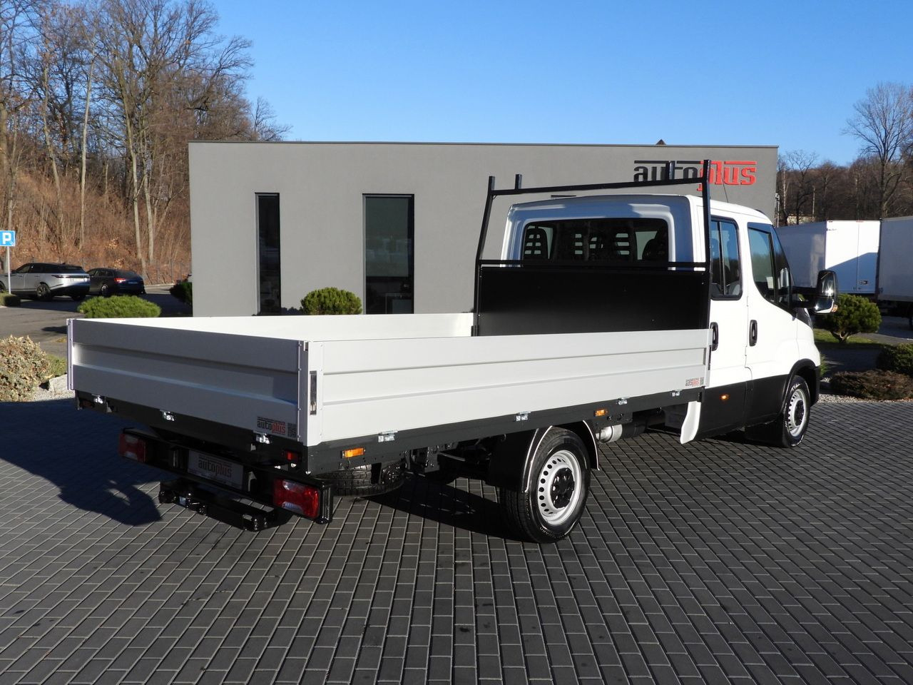 IVECO DAILY 35S14 STAKE BODY DOUBLE CABIN DOKA 7 SEATS CRUISE CONTROL AIR CONDITIONING 140HP - Mandskabsbil: billede 3 IVECO DAILY 35S14 STAKE BODY DOUBLE CABIN DOKA 7 SEATS CRUISE CONTROL AIR CONDITIONING 140HP - Mandskabsbil: billede 3
