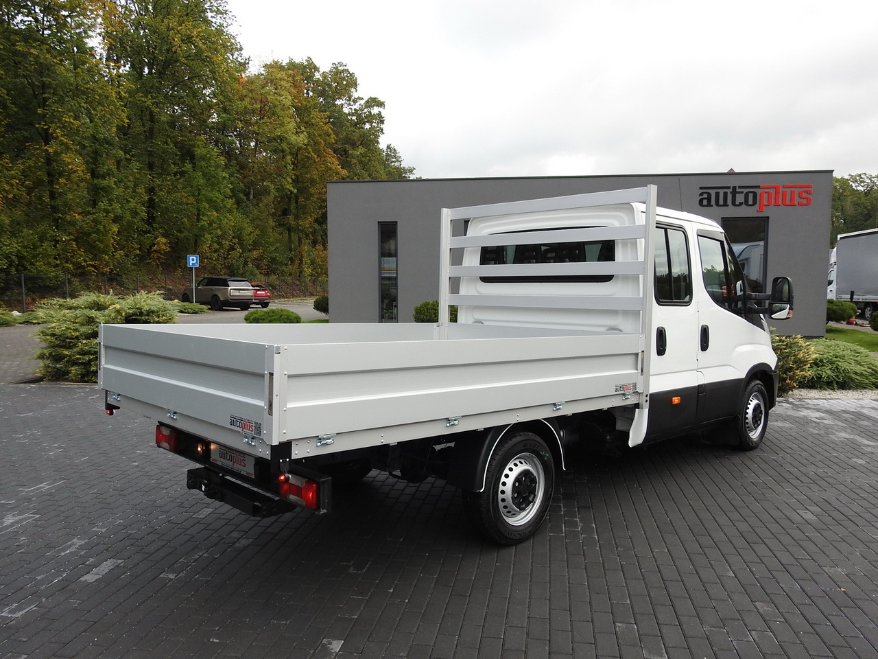 IVECO DAILY 35S15 STAKE BODY DOUBLE CABIN DOKA 7 SEATS AIR CONDITIONING 150HP - Mandskabsbil: billede 3 IVECO DAILY 35S15 STAKE BODY DOUBLE CABIN DOKA 7 SEATS AIR CONDITIONING 150HP - Mandskabsbil: billede 3