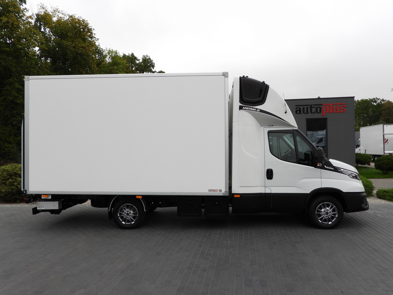 Varebil med kasse IVECO DAILY 35S18 BOX HI-MATIC LIFT 8 PALLETS CRUISE CONTROL NAVIGATION LED LIGHTS PNEUMATICS AUTOMATIC TRANSMISSION HI-MATIC AIR CONDITIONING  180HP: billede 7