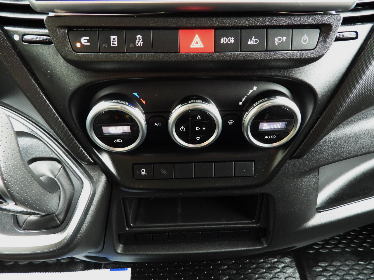 Varebil med kasse IVECO DAILY 35S18 BOX HI-MATIC LIFT 8 PALLETS CRUISE CONTROL NAVIGATION LED LIGHTS PNEUMATICS AUTOMATIC TRANSMISSION HI-MATIC AIR CONDITIONING  180HP: billede 45