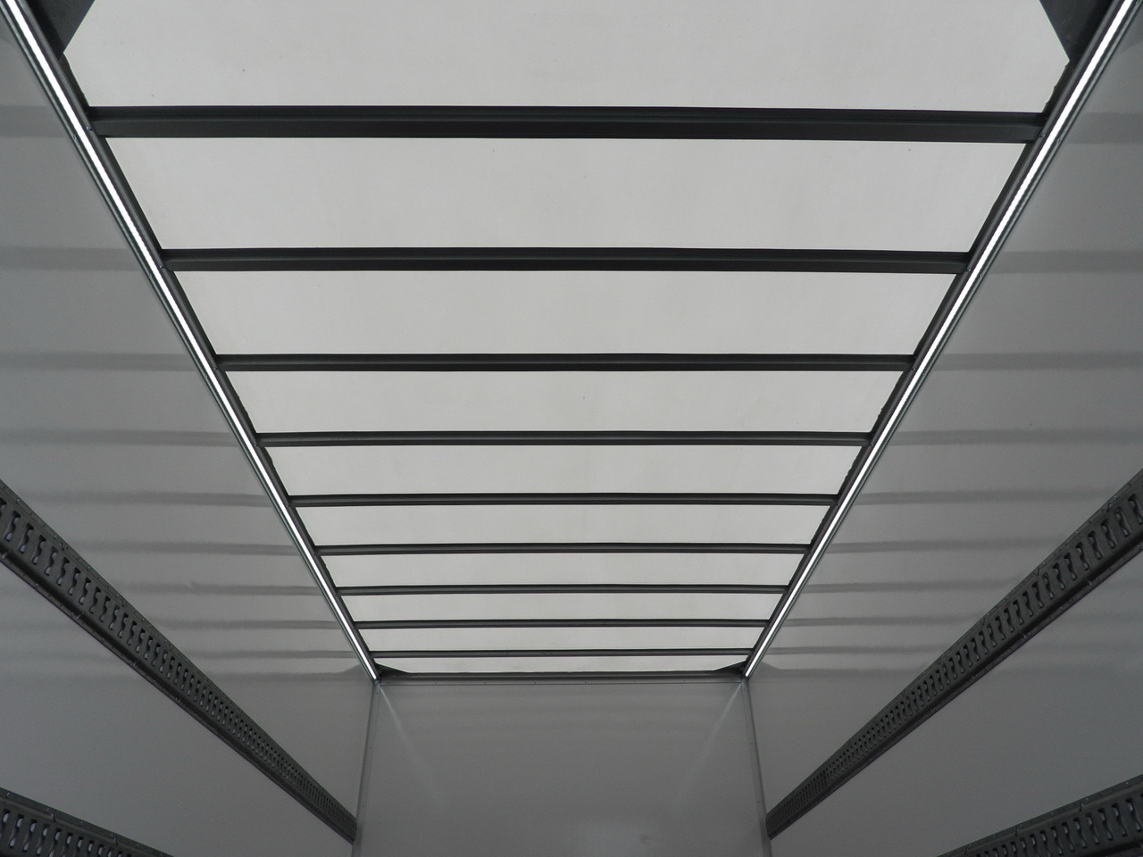 Varebil med kasse IVECO DAILY 35S18 BOX HI-MATIC LIFT 8 PALLETS CRUISE CONTROL NAVIGATION LED LIGHTS PNEUMATICS AUTOMATIC TRANSMISSION HI-MATIC AIR CONDITIONING  180HP: billede 27