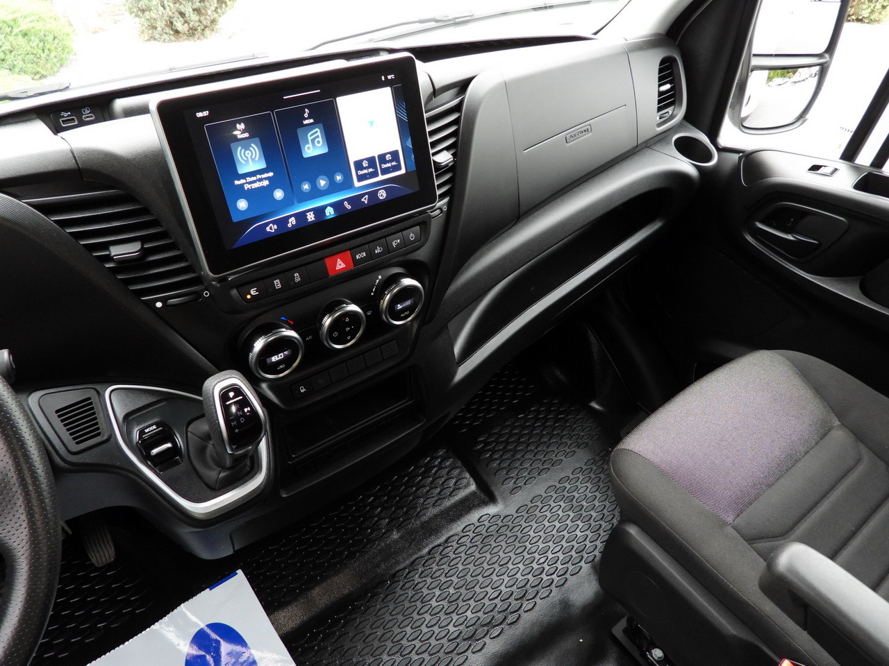 Varebil med kasse IVECO DAILY 35S18 BOX HI-MATIC LIFT 8 PALLETS CRUISE CONTROL NAVIGATION LED LIGHTS PNEUMATICS AUTOMATIC TRANSMISSION HI-MATIC AIR CONDITIONING  180HP: billede 43