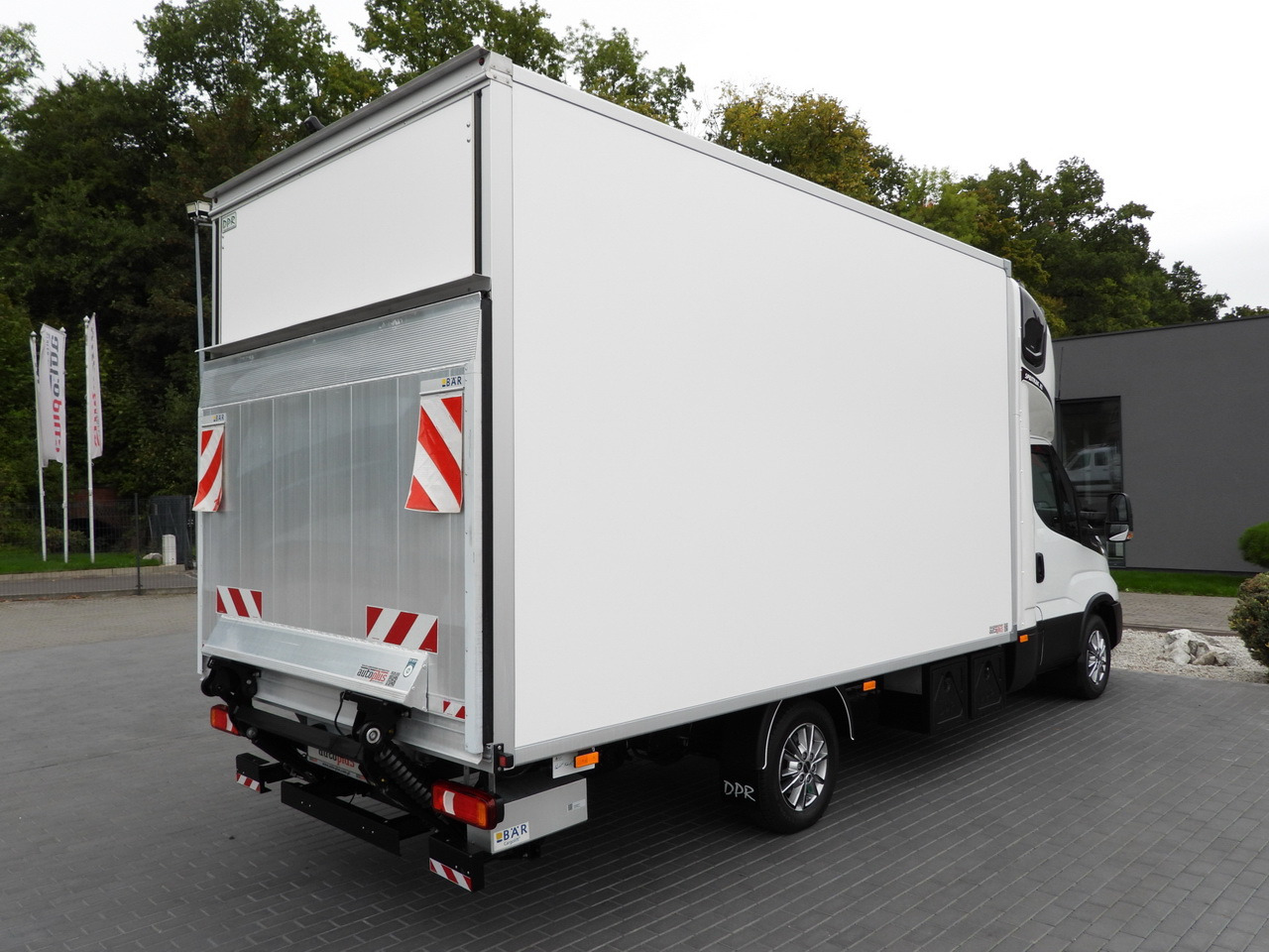 Varebil med kasse IVECO DAILY 35S18 BOX HI-MATIC LIFT 8 PALLETS CRUISE CONTROL NAVIGATION LED LIGHTS PNEUMATICS AUTOMATIC TRANSMISSION HI-MATIC AIR CONDITIONING  180HP: billede 12
