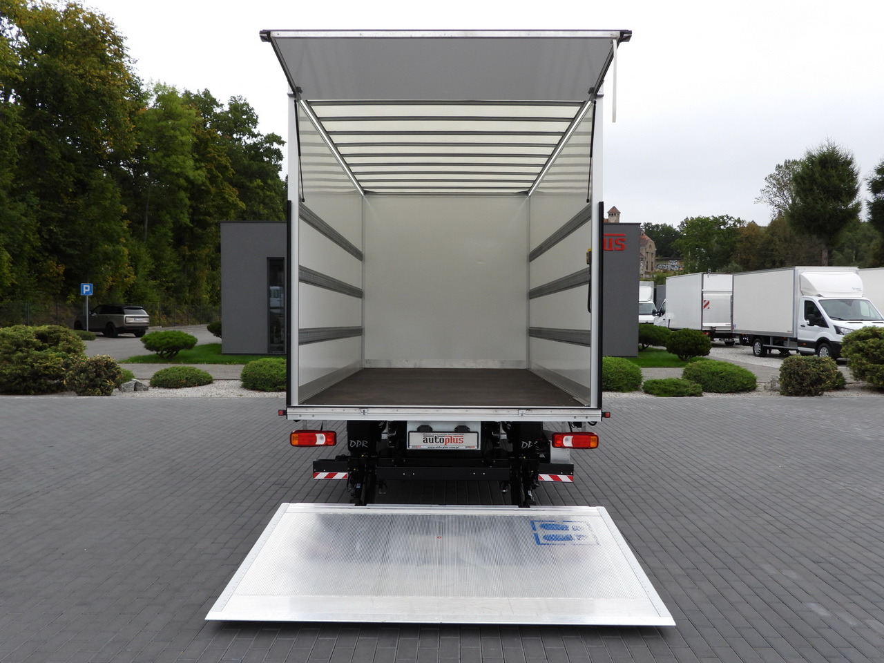 Varebil med kasse IVECO DAILY 35S18 BOX HI-MATIC LIFT 8 PALLETS CRUISE CONTROL NAVIGATION LED LIGHTS PNEUMATICS AUTOMATIC TRANSMISSION HI-MATIC AIR CONDITIONING  180HP: billede 24