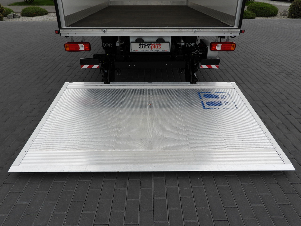 Varebil med kasse IVECO DAILY 35S18 BOX HI-MATIC LIFT 8 PALLETS CRUISE CONTROL NAVIGATION LED LIGHTS PNEUMATICS AUTOMATIC TRANSMISSION HI-MATIC AIR CONDITIONING  180HP: billede 25