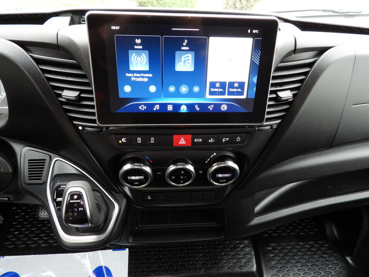 Varebil med kasse IVECO DAILY 35S18 BOX HI-MATIC LIFT 8 PALLETS CRUISE CONTROL NAVIGATION LED LIGHTS PNEUMATICS AUTOMATIC TRANSMISSION HI-MATIC AIR CONDITIONING  180HP: billede 44