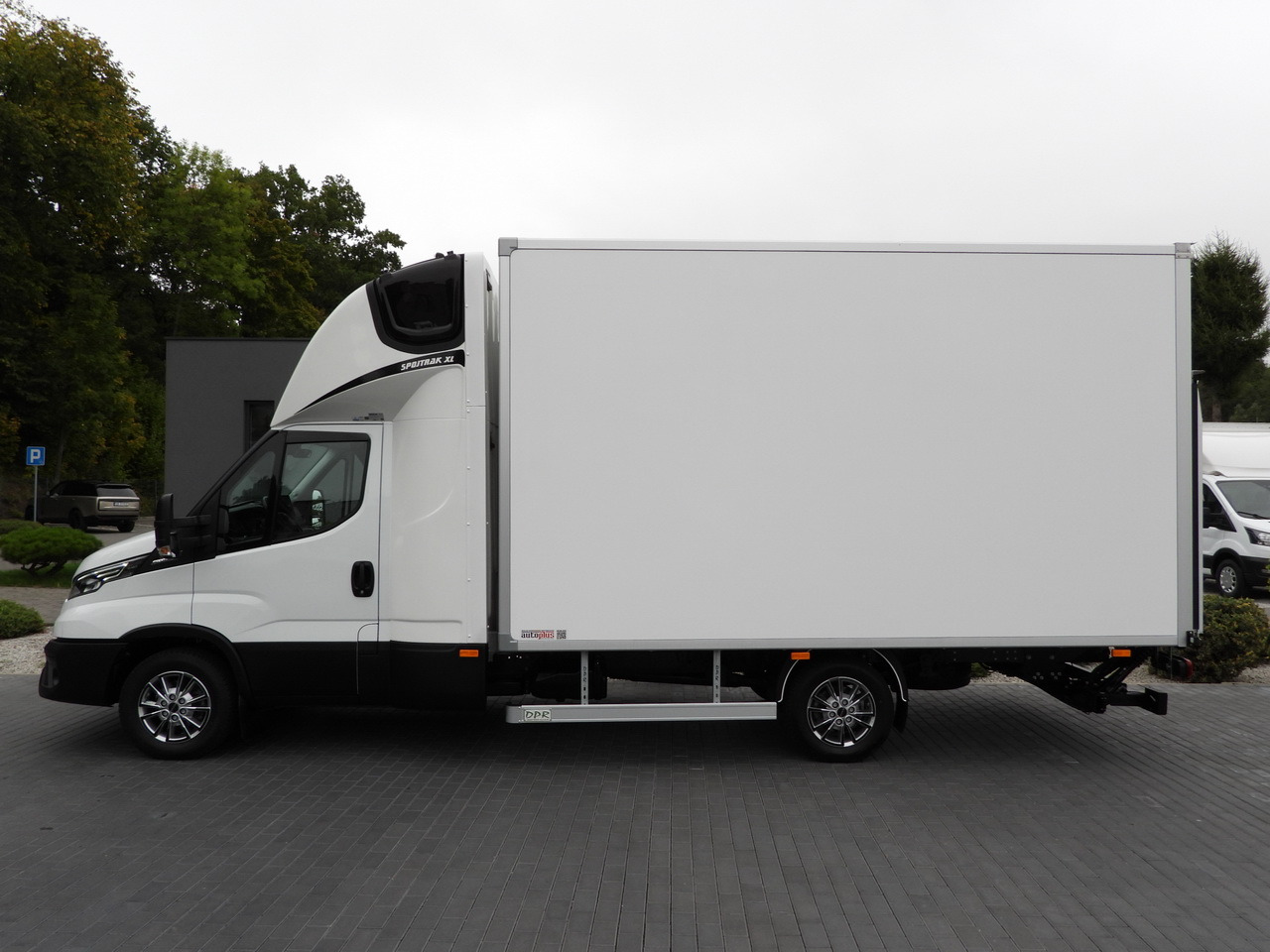 Varebil med kasse IVECO DAILY 35S18 BOX HI-MATIC LIFT 8 PALLETS CRUISE CONTROL NAVIGATION LED LIGHTS PNEUMATICS AUTOMATIC TRANSMISSION HI-MATIC AIR CONDITIONING  180HP: billede 8