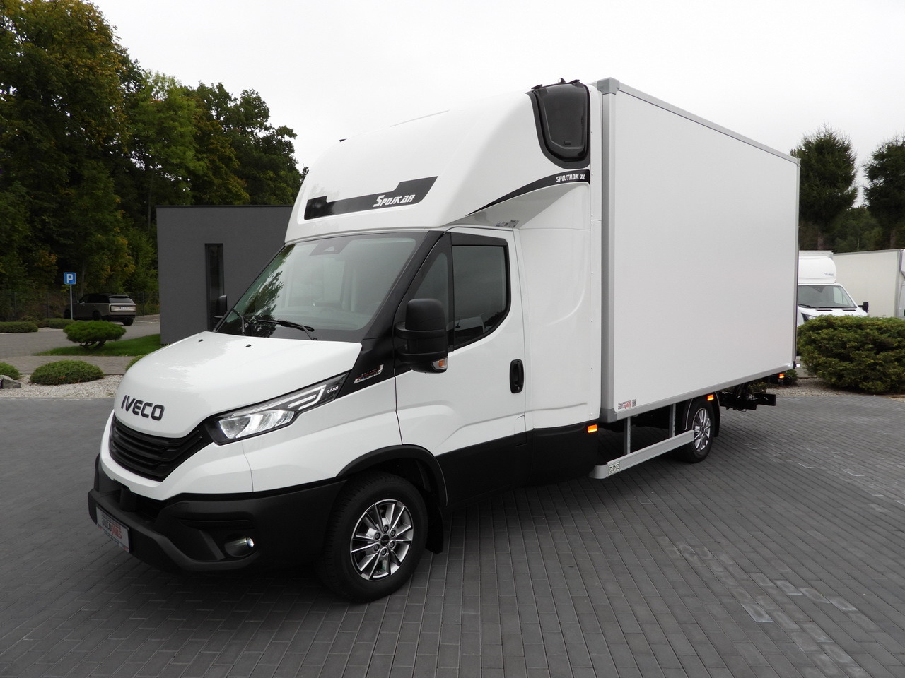 Varebil med kasse IVECO DAILY 35S18 BOX HI-MATIC LIFT 8 PALLETS CRUISE CONTROL NAVIGATION LED LIGHTS PNEUMATICS AUTOMATIC TRANSMISSION HI-MATIC AIR CONDITIONING  180HP: billede 20