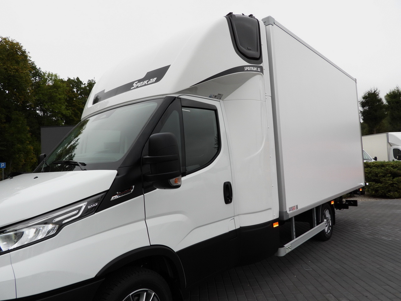 Varebil med kasse IVECO DAILY 35S18 BOX HI-MATIC LIFT 8 PALLETS CRUISE CONTROL NAVIGATION LED LIGHTS PNEUMATICS AUTOMATIC TRANSMISSION HI-MATIC AIR CONDITIONING  180HP: billede 22