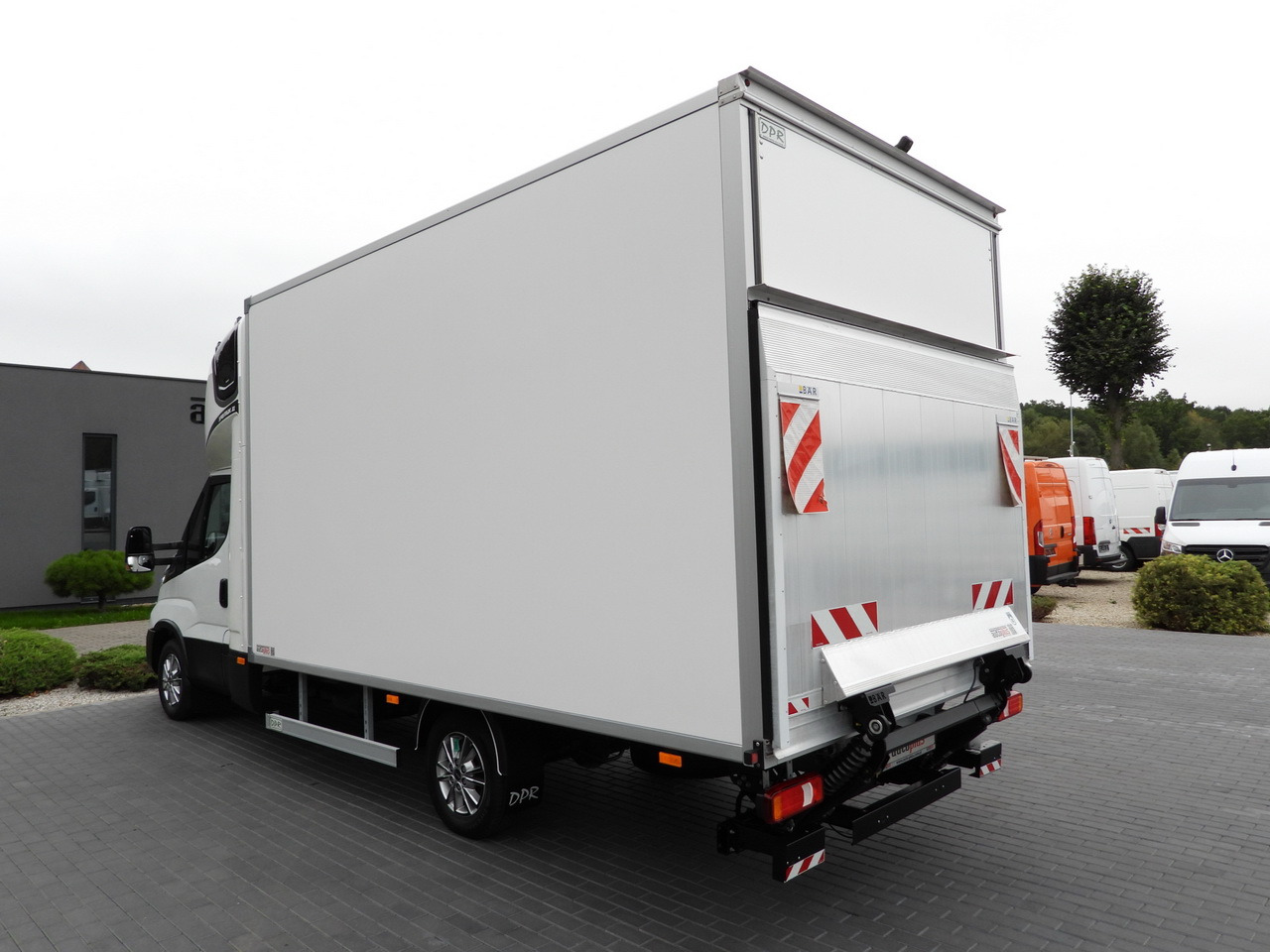 Varebil med kasse IVECO DAILY 35S18 BOX HI-MATIC LIFT 8 PALLETS CRUISE CONTROL NAVIGATION LED LIGHTS PNEUMATICS AUTOMATIC TRANSMISSION HI-MATIC AIR CONDITIONING  180HP: billede 9