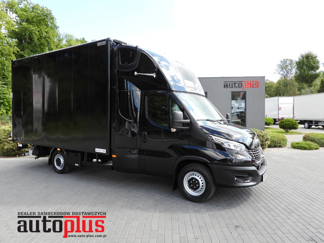 IVECO DAILY 35S18 BOX LIFT 8 PALLETS WEBASTO CRUISE CONTROL NAVIGATION LED LIGHTS PNEUMATICS AIR CONDITIONING 180HP - Varebil med kasse: billede 1 IVECO DAILY 35S18 BOX LIFT 8 PALLETS WEBASTO CRUISE CONTROL NAVIGATION LED LIGHTS PNEUMATICS AIR CONDITIONING 180HP - Varebil med kasse: billede 1