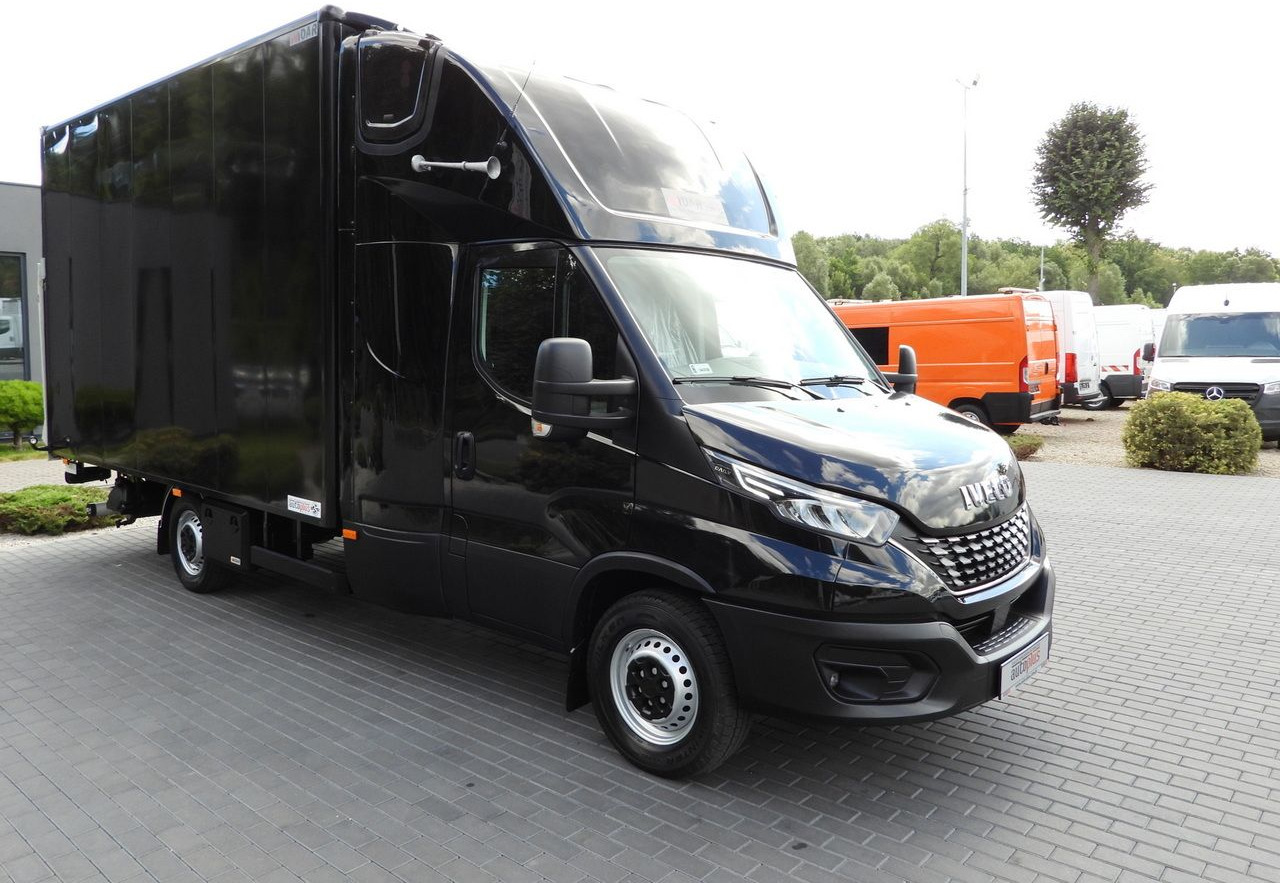 IVECO DAILY 35S18 BOX LIFT 8 PALLETS WEBASTO CRUISE CONTROL NAVIGATION LED LIGHTS PNEUMATICS AIR CONDITIONING 180HP - Varebil med kasse: billede 4 IVECO DAILY 35S18 BOX LIFT 8 PALLETS WEBASTO CRUISE CONTROL NAVIGATION LED LIGHTS PNEUMATICS AIR CONDITIONING 180HP - Varebil med kasse: billede 4