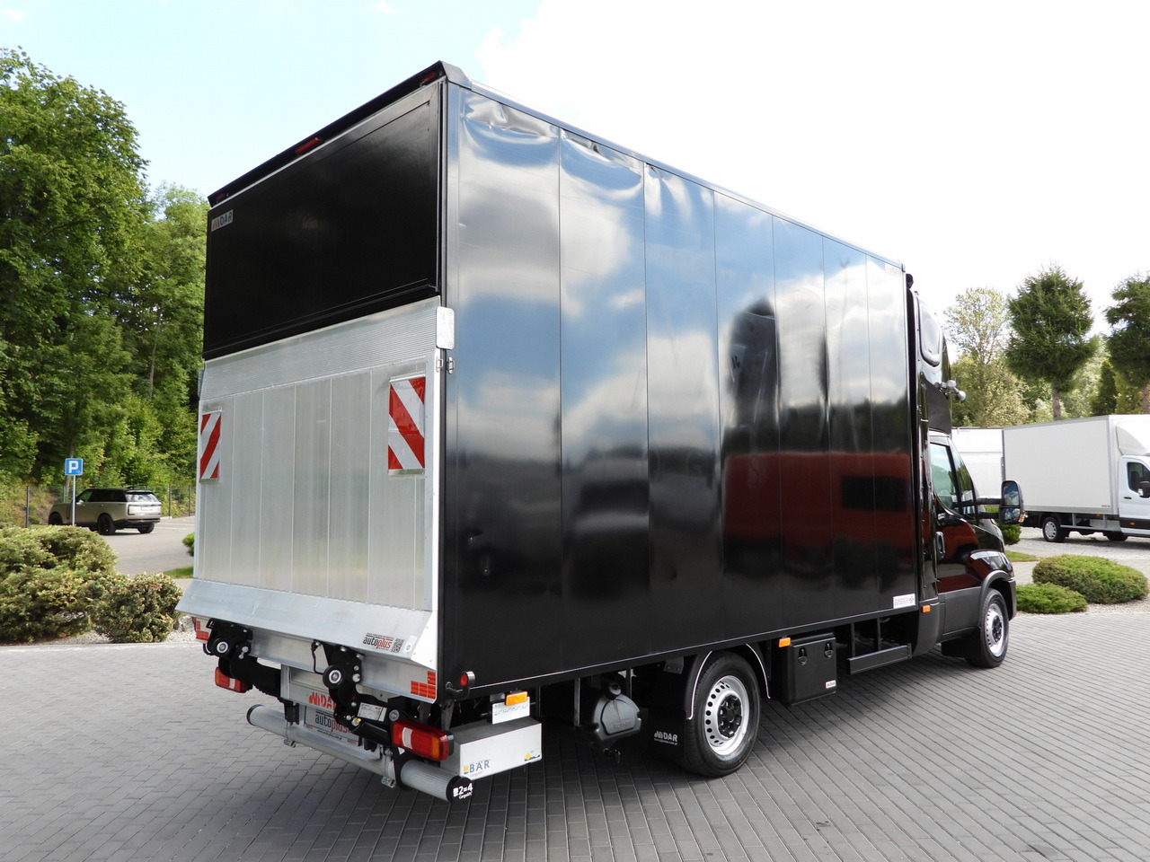 IVECO DAILY 35S18 BOX LIFT 8 PALLETS WEBASTO CRUISE CONTROL NAVIGATION LED LIGHTS PNEUMATICS AIR CONDITIONING 180HP - Varebil med kasse: billede 3 IVECO DAILY 35S18 BOX LIFT 8 PALLETS WEBASTO CRUISE CONTROL NAVIGATION LED LIGHTS PNEUMATICS AIR CONDITIONING 180HP - Varebil med kasse: billede 3