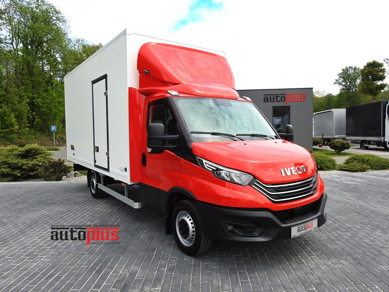 IVECO DAILY 35S18 NEW BOX 10 PALLETS CRUISE CONTROL NAVIGATION AIR CONDITIONING LED LIGHTS GUARANTEE 180HP - Varebil med kasse: billede 1 IVECO DAILY 35S18 NEW BOX 10 PALLETS CRUISE CONTROL NAVIGATION AIR CONDITIONING LED LIGHTS GUARANTEE 180HP - Varebil med kasse: billede 1