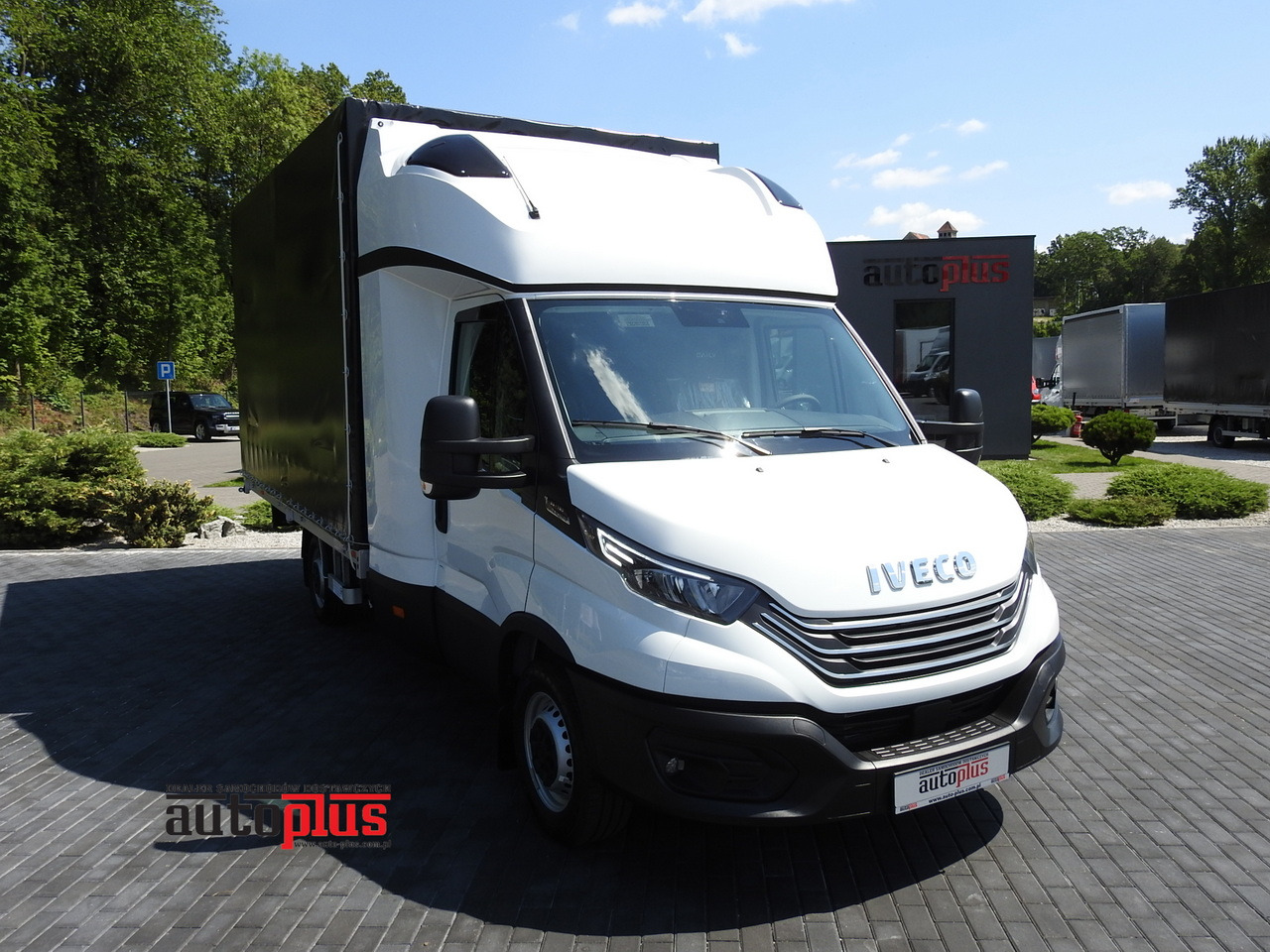 IVECO DAILY 35S18 NEW TARPAULIN 8 PALLETS CRUISE CONTROL NAVIGATION LED LIGHTS AUTOMATIC TRANSMISSION HI-MATIC MANUFACTURERS WARRANTY 180HP - Varebil med presenning: billede 1 IVECO DAILY 35S18 NEW TARPAULIN 8 PALLETS CRUISE CONTROL NAVIGATION LED LIGHTS AUTOMATIC TRANSMISSION HI-MATIC MANUFACTURERS WARRANTY 180HP - Varebil med presenning: billede 1