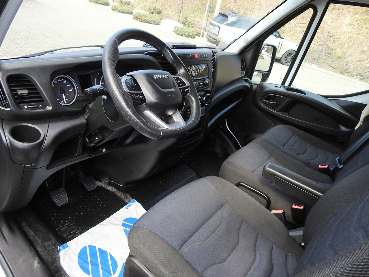 IVECO DAILY 35S18 TARPAULIN 10 PALLETS WEBASTO CRUISE CONTROL AIR CONDITIONING 180HP - Varebil med presenning: billede 2 IVECO DAILY 35S18 TARPAULIN 10 PALLETS WEBASTO CRUISE CONTROL AIR CONDITIONING 180HP - Varebil med presenning: billede 2