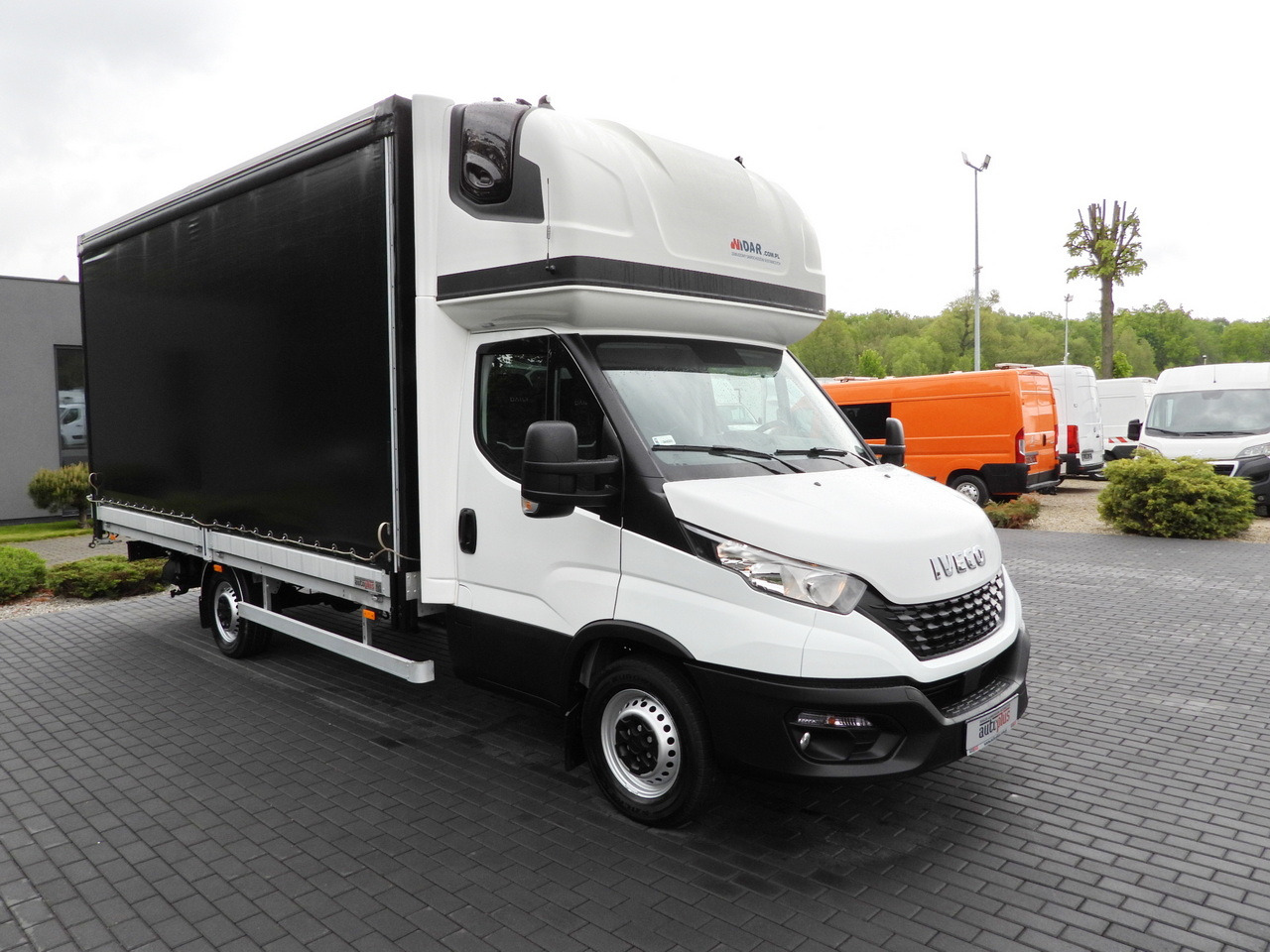 IVECO DAILY 35S18 TARPAULIN 10 PALLETS WEBASTO CRUISE CONTROL AIR CONDITIONING 180HP - Varebil med presenning: billede 4 IVECO DAILY 35S18 TARPAULIN 10 PALLETS WEBASTO CRUISE CONTROL AIR CONDITIONING 180HP - Varebil med presenning: billede 4