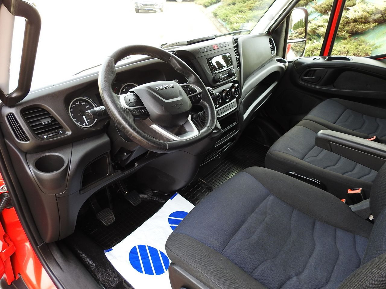 IVECO DAILY 35S18 TARPAULIN 10 PALLETS WEBASTO CRUISE CONTROL LED LIGHTS AIR CONDITIONING 180HP - Varebil med presenning: billede 2 IVECO DAILY 35S18 TARPAULIN 10 PALLETS WEBASTO CRUISE CONTROL LED LIGHTS AIR CONDITIONING 180HP - Varebil med presenning: billede 2