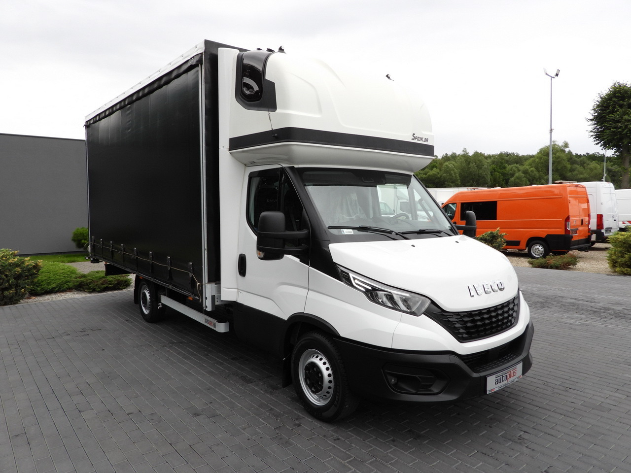 IVECO DAILY 35S18 TARPAULIN 10 PALLETS WEBASTO CRUISE CONTROL NAVIGATION LED LIGHTS AIR CONDITIONING 180HP - Varebil med presenning: billede 4 IVECO DAILY 35S18 TARPAULIN 10 PALLETS WEBASTO CRUISE CONTROL NAVIGATION LED LIGHTS AIR CONDITIONING 180HP - Varebil med presenning: billede 4